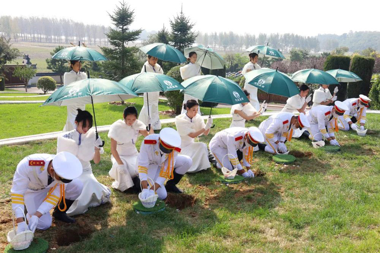 沈阳龙生墓园举行第二届节地生态草坪葬集体落葬仪式