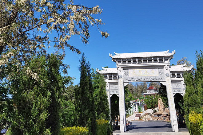 沈阳墓园依山顺势，傍水而立的大型景观园林式陵园——龙生人文纪念园